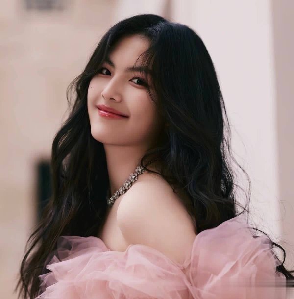 凯狮优配 李湘女儿16岁王诗龄再获国际金奖，画作曝光超惊艳！